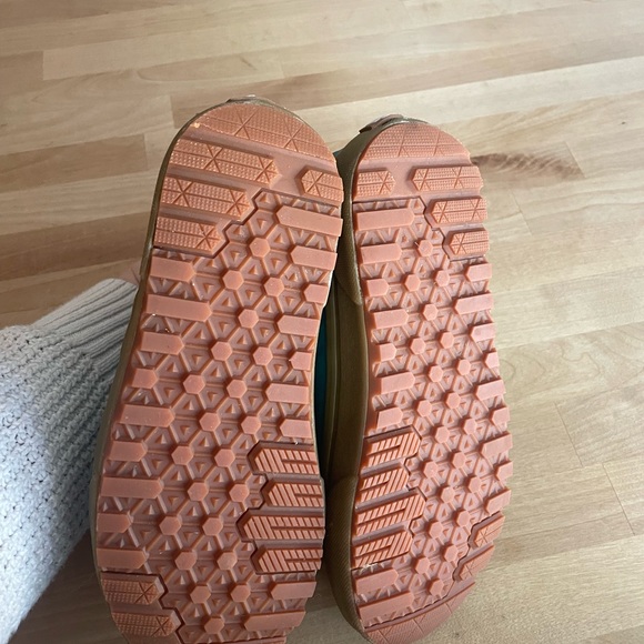 Vans big boys winter boots. Size 3. - Picture 3 of 5